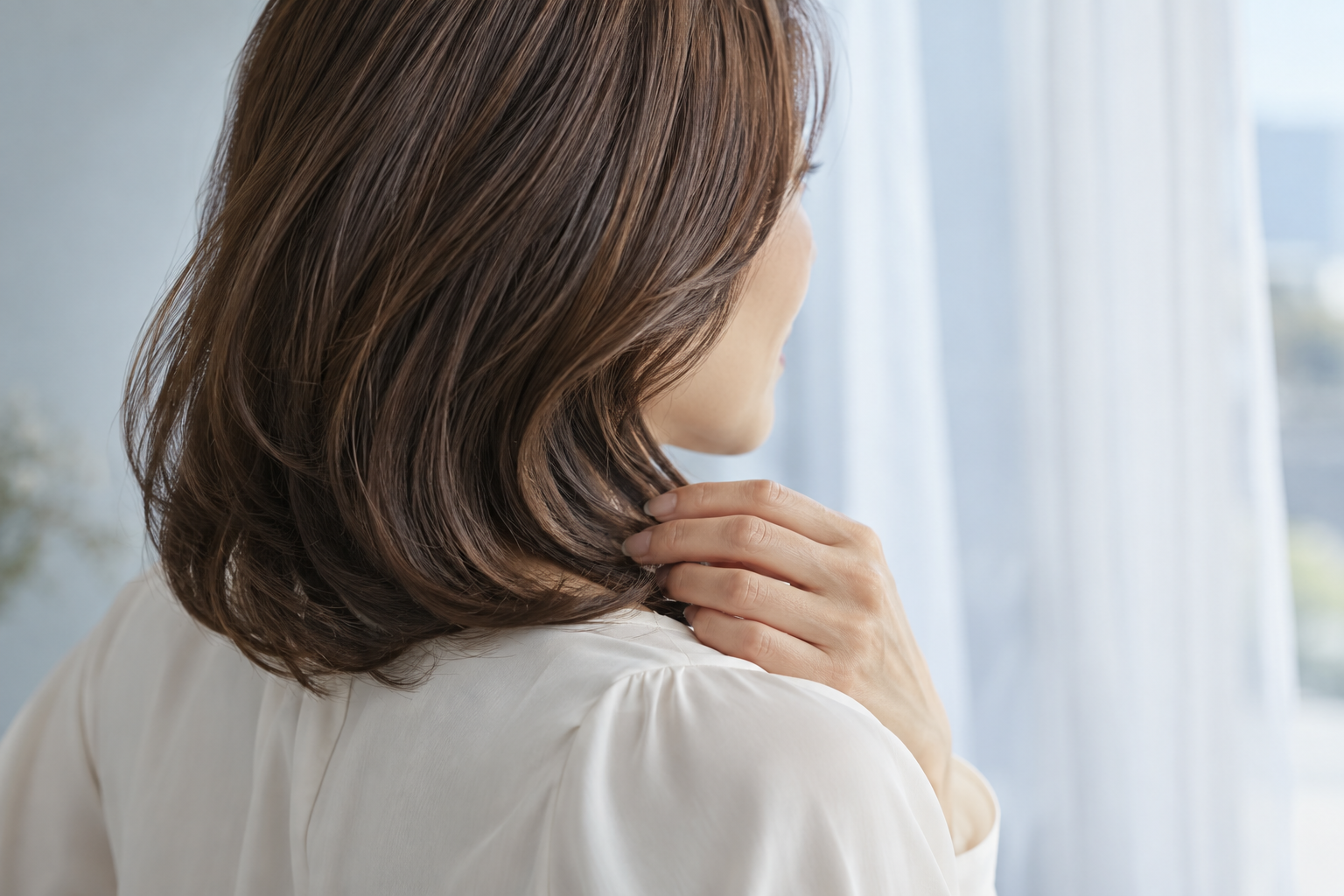 柔らかくまとまる毛先に、そっと指を通す