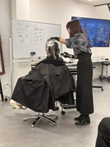 群馬県  伊勢崎市 髪質改善 美容室アシック 縮毛矯正 トリートメント　美容師 有賀聡  口コミ 阪神タイガース 　美髪ケア　酸熱トリートメント　メテオトリートメント　マーブ　ネオメテオストレート　メテオカラー　アルテマ高橋